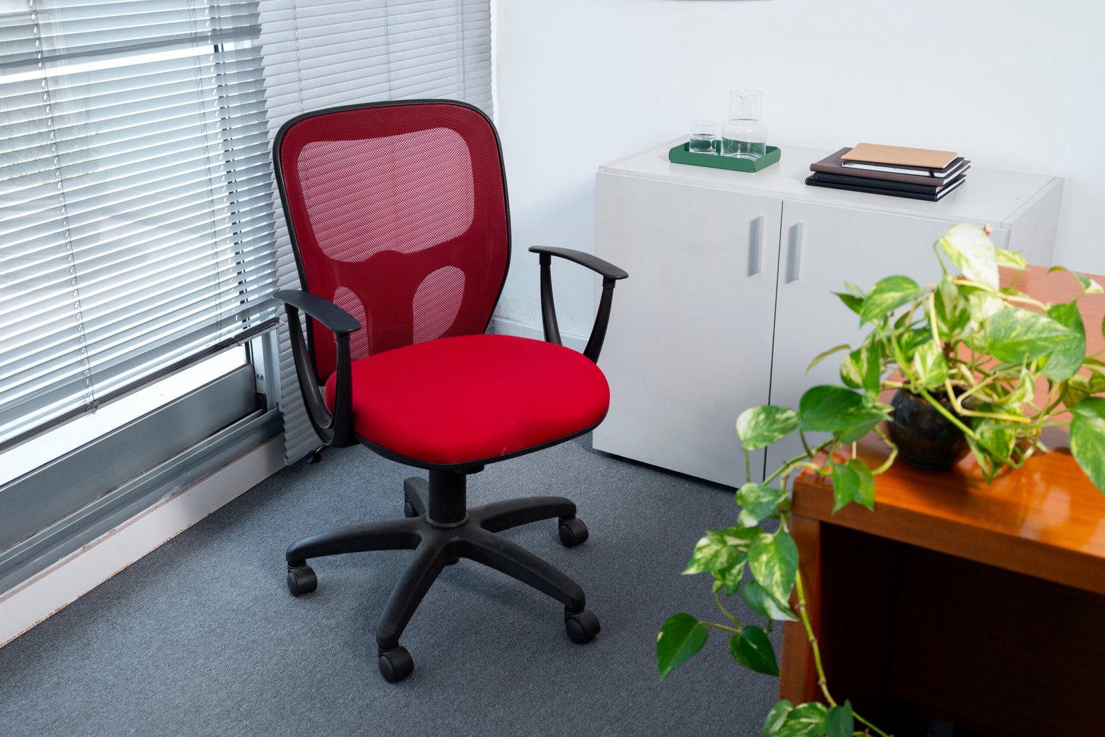 Top 5 Office Chairs for Comfort and Style