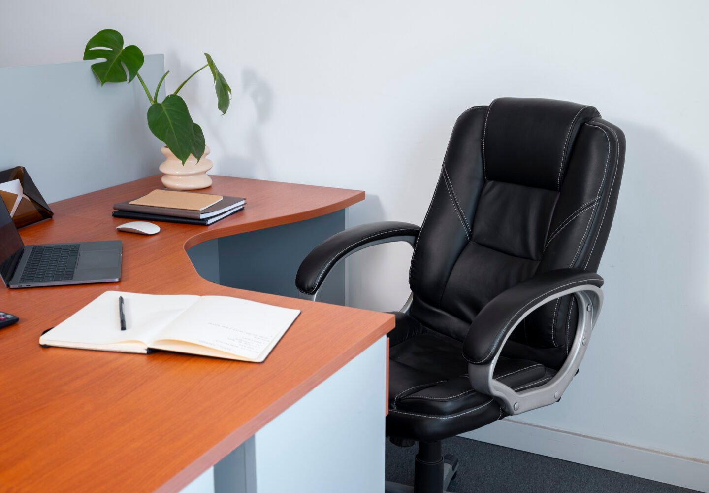 Top Officer Table Manufacturers for Modern Offices