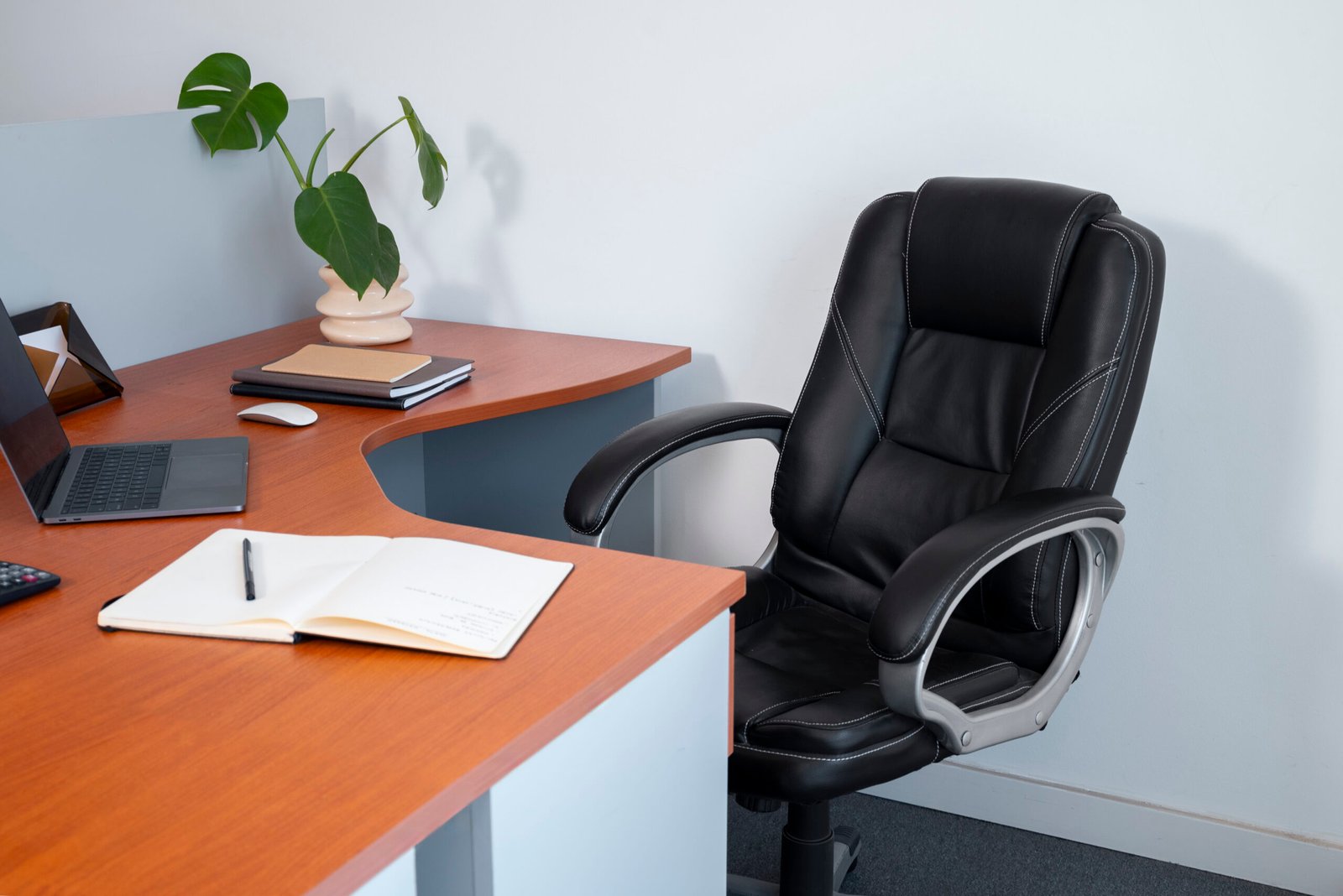 Top Officer Table Manufacturers for Modern Offices